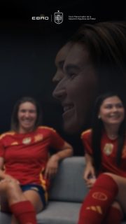 ¿Cómo se habla con el pasado? Con IA, con corazón… y con un propósito muy claro. Detrás de este homenaje a las jugadoras de la Selección Española de Fútbol Femenina hay algo más que tecnología. Hay memoria, emoción y mucha verdad.
 
📷Recuperamos fotos de infancia de cinco referentes de la Selección.
🧠Imaginamos lo que habrían dicho cuando aún soñaban con llegar.
⚙️Usamos IA para darles voz, gesto y vida.
 
El resultado les rompió (y nos rompió) por dentro. No es solo una campaña. Es una conversación pendiente con todas las niñas que alguna vez soñaron con jugar como ellas.

Y ahora… todas las niñas pueden escuchar la respuesta. #ElFuturoSiempreEstuvoAquí #LoQueNosUneEsLoQueNosMueve

Creado por AI::gency, junto a @forasters.studio para @ebroauto_es
@rfef @sefutbolfem @olgacarmona @salmaparalluelo @merymf4 @albiferrer @mariona8co