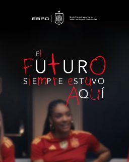 Porque el futuro siempre estuvo aquí. Solo había que escucharlo.

Para @ebroauto_es y @sefutbolfem, Forasters y AI::gency creamos un homenaje con IA que no solo celebra su presente, sino que da voz a las niñas que un día soñaron ser lo que ahora son: jugadoras de la Selección Española Femenina.

No es solo una campaña. Es una conversación pendiente con todas las niñas que alguna vez soñaron con jugar como ellas.

Y ahora… todas las niñas pueden escuchar la respuesta. #ElFuturoSiempreEstuvoAquí #LoQueNosUneEsLoQueNosMueve
 
@rfef @olgacarmona @salmaparalluelo @merymf4 @albiferrer @mariona8co